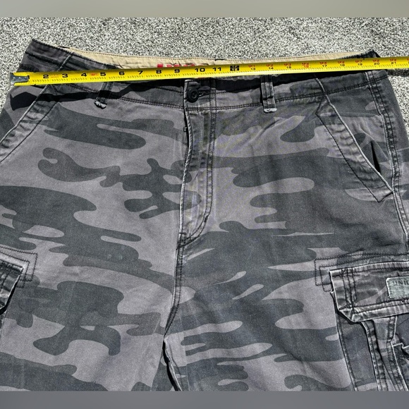 UNION BAY Men’s Gray Camo Cargo Shorts - Distressed - Size 40 - Picture 8 of 8